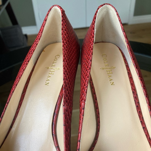 COLE HAAN Sz 6 B Bethany Grand OS Snakeskin Embossed Pumps Heels D38994 Red - Picture 5 of 14